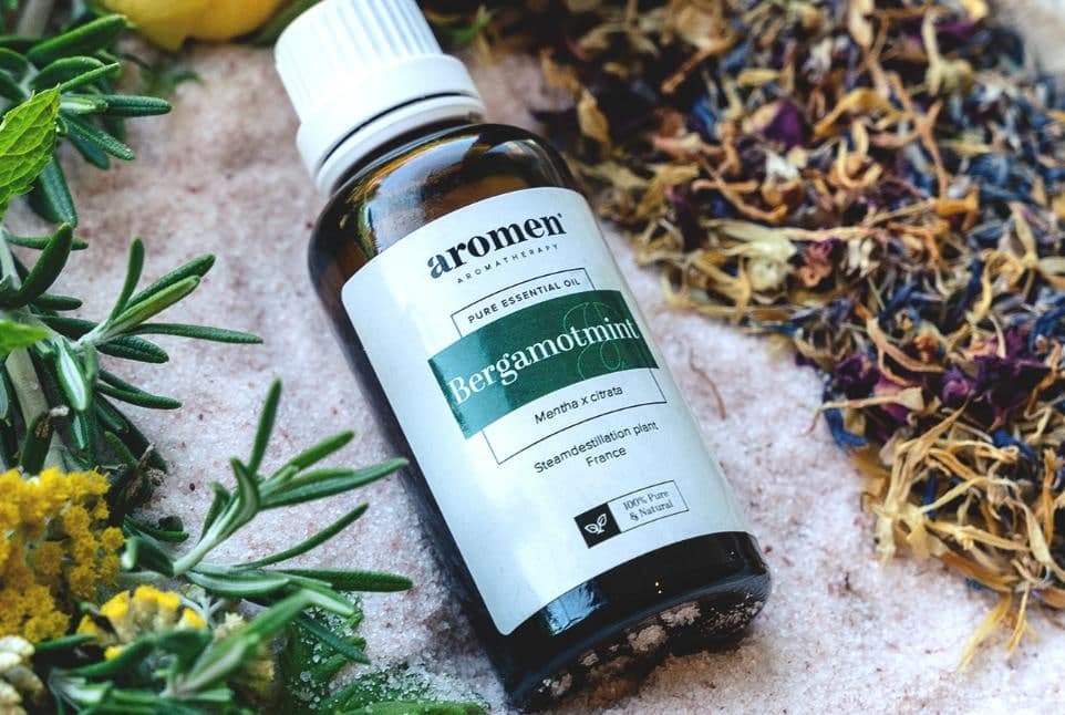 Éterický olej AROMEN Bergamotmint na soli mezi bylinkami